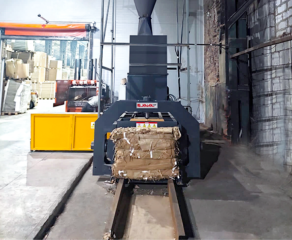 Hệ thống đóng kiện rác thải hoàn toàn tự động cho nhà máy thùng carton ở Nga